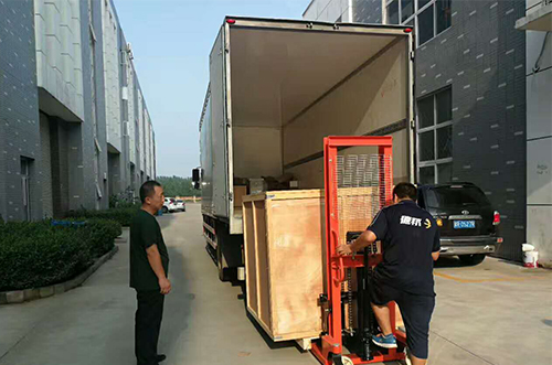 徐州客戶SMT設(shè)備專車送貨，貨到上門安裝調(diào)試