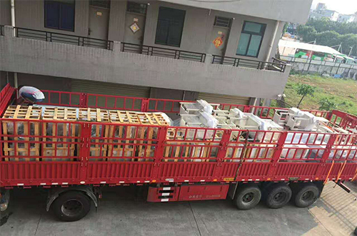 湖州客戶SMT設(shè)備專車送貨，貨到上門安裝調(diào)試