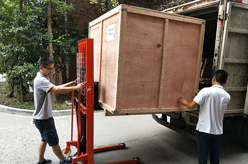 嵊州客戶(hù)SMT設(shè)備專(zhuān)車(chē)送貨，貨到上門(mén)安裝調(diào)試
