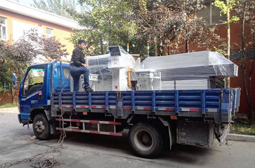 嘉善客戶(hù)SMT設(shè)備專(zhuān)車(chē)送貨，貨到上門(mén)安裝調(diào)試